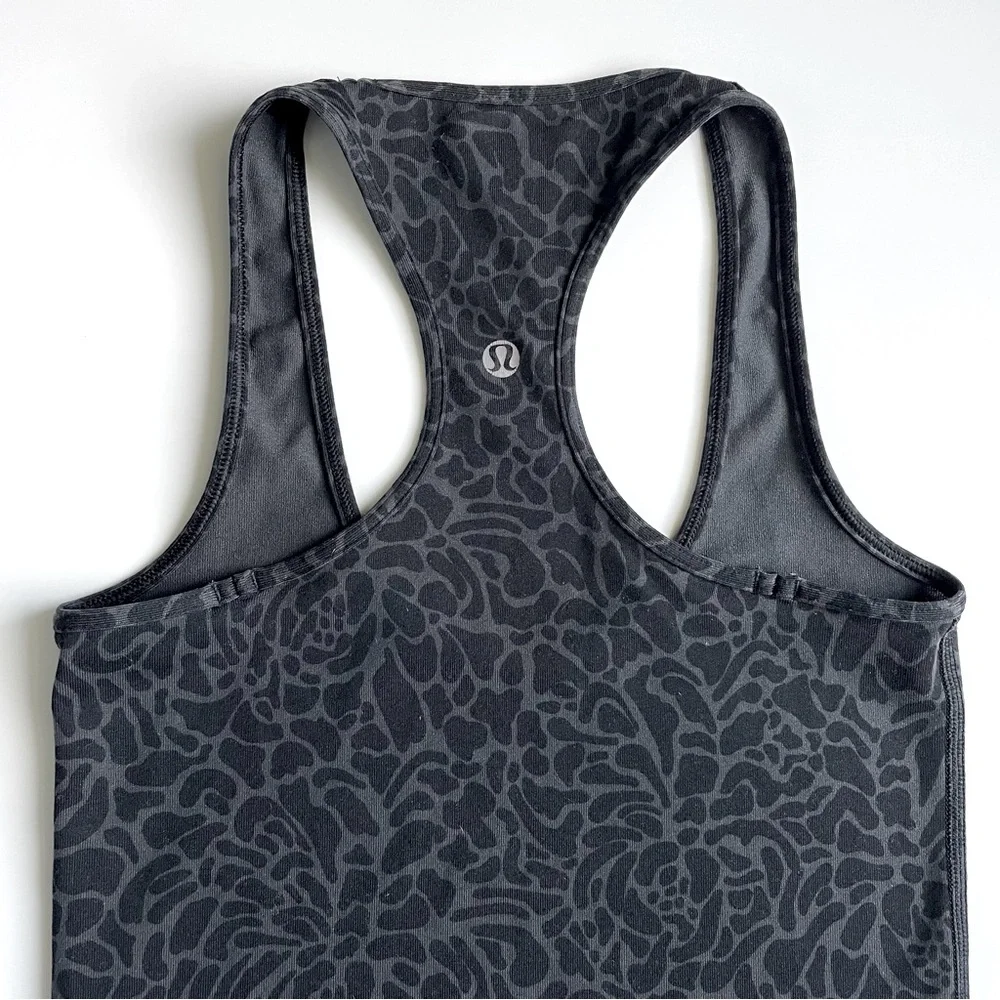 Lululemon - Picture 3 of 10